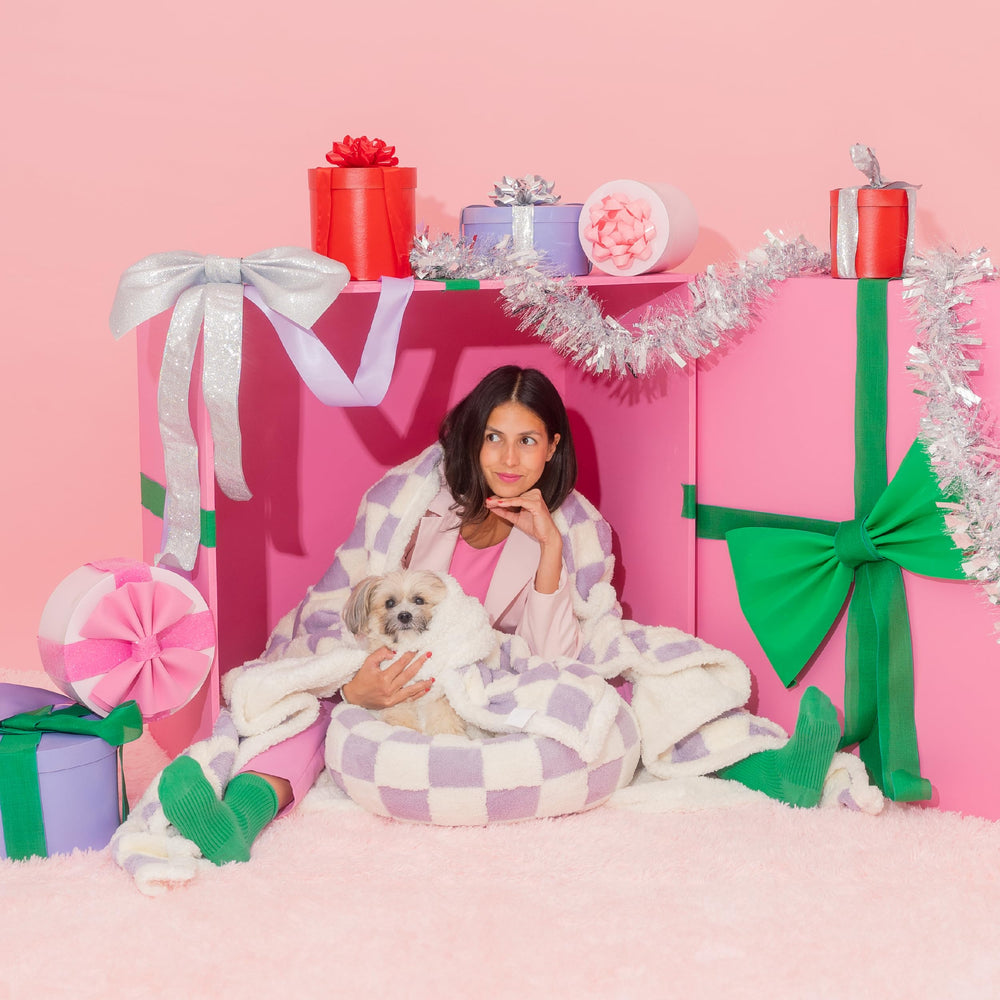 LE SURE lightweight portable blanket—great for travel, beaches, or hotels.