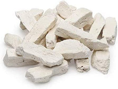 Life Essentials Cat-Mandoo freeze-dried chicken bite highlighting grain-free nutrition.