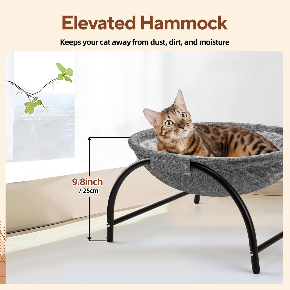 LIFLIX soft plush fabric keeps cats warm and comfortable on chilly days.