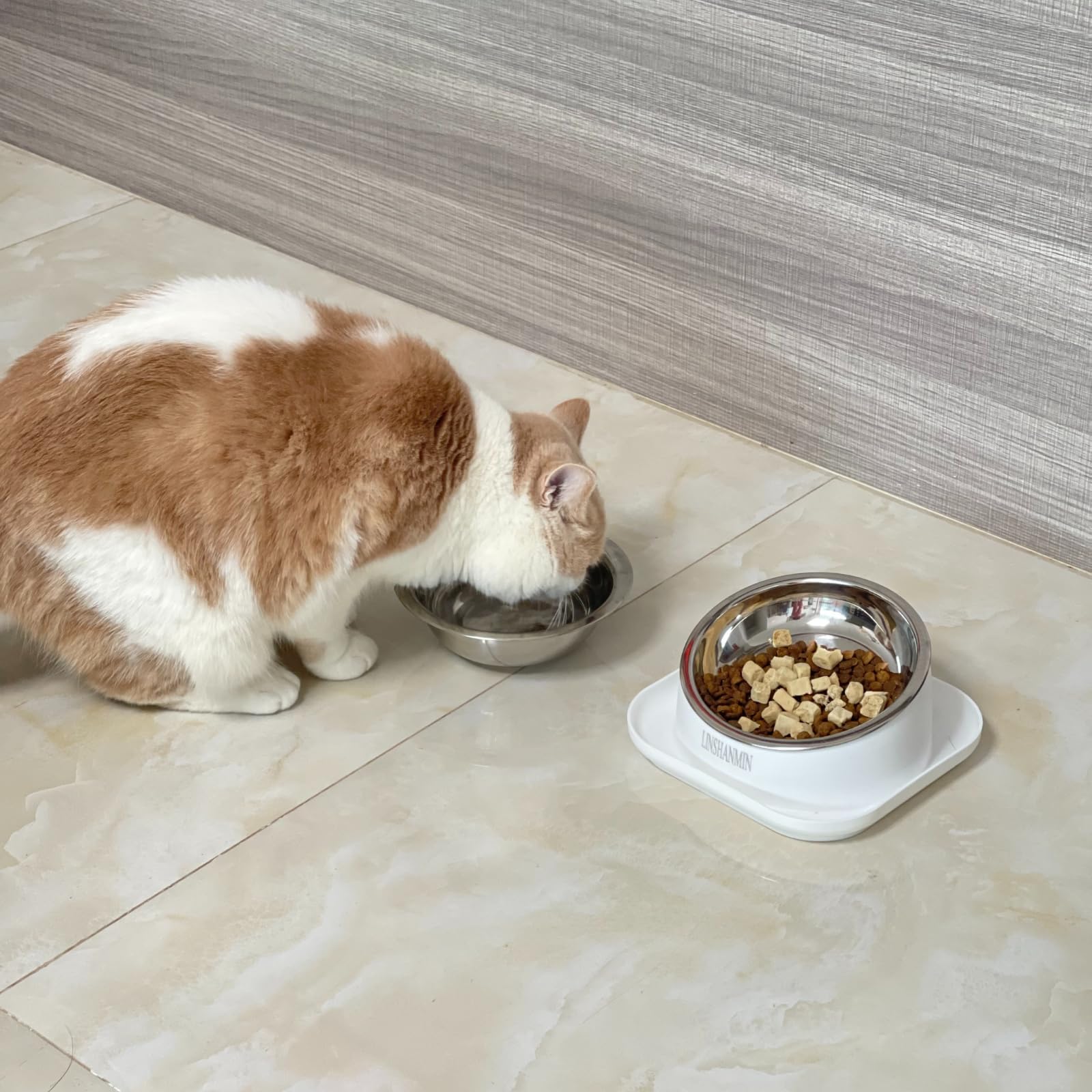 Linshanmin cat bowl set packaged includes two bowls for single or multi-cat homes.