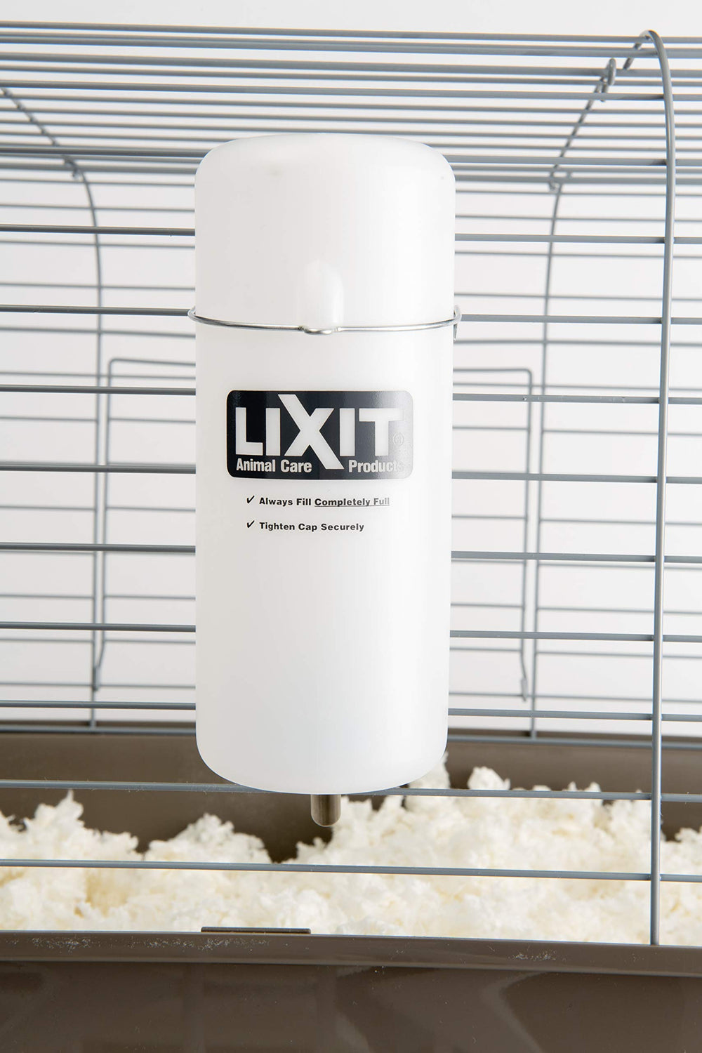 Lixit 304-grade stainless steel tube, smooth tip protects pets during drinking.