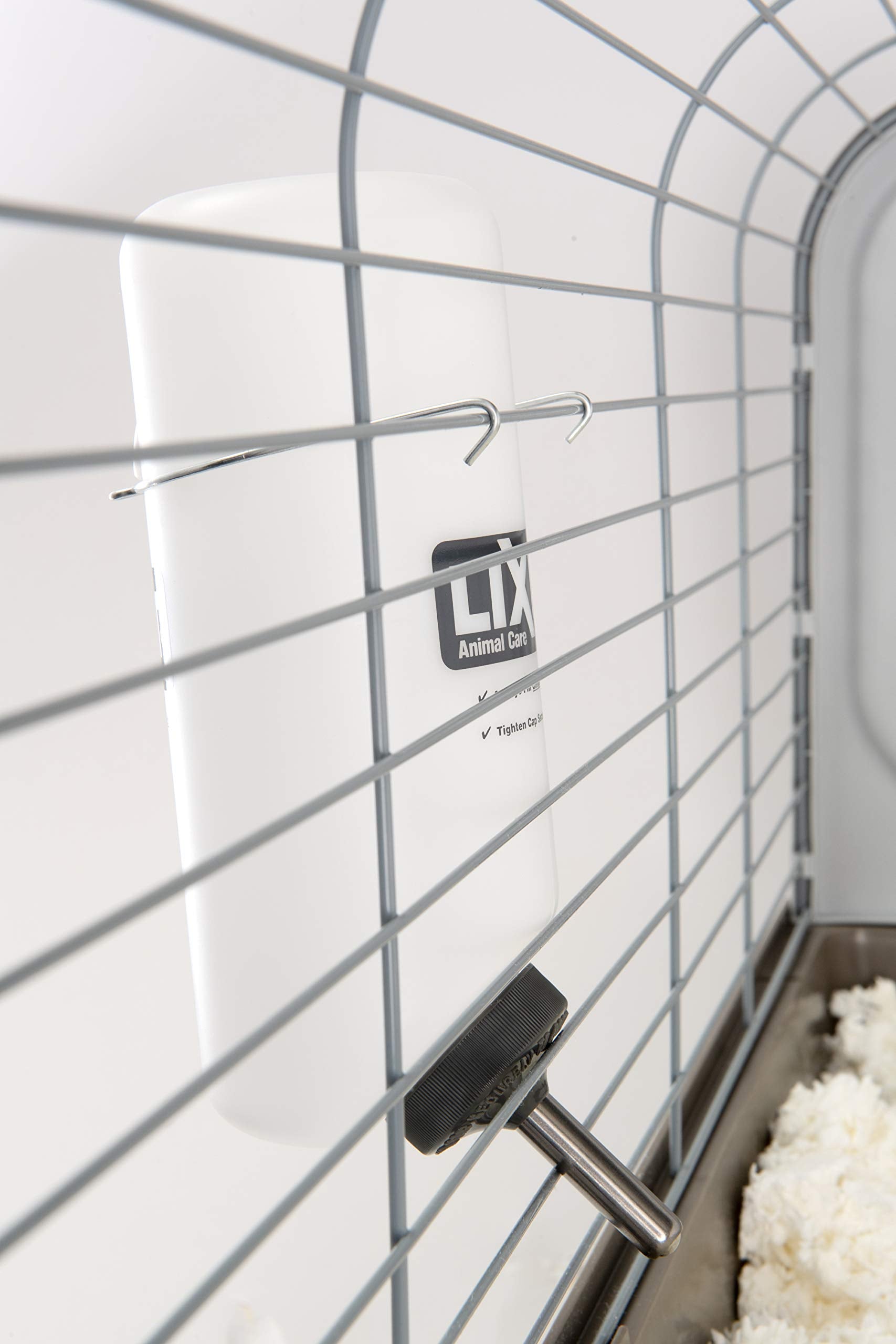 Lixit quick-release bottle holder, easy installation and repositioning.