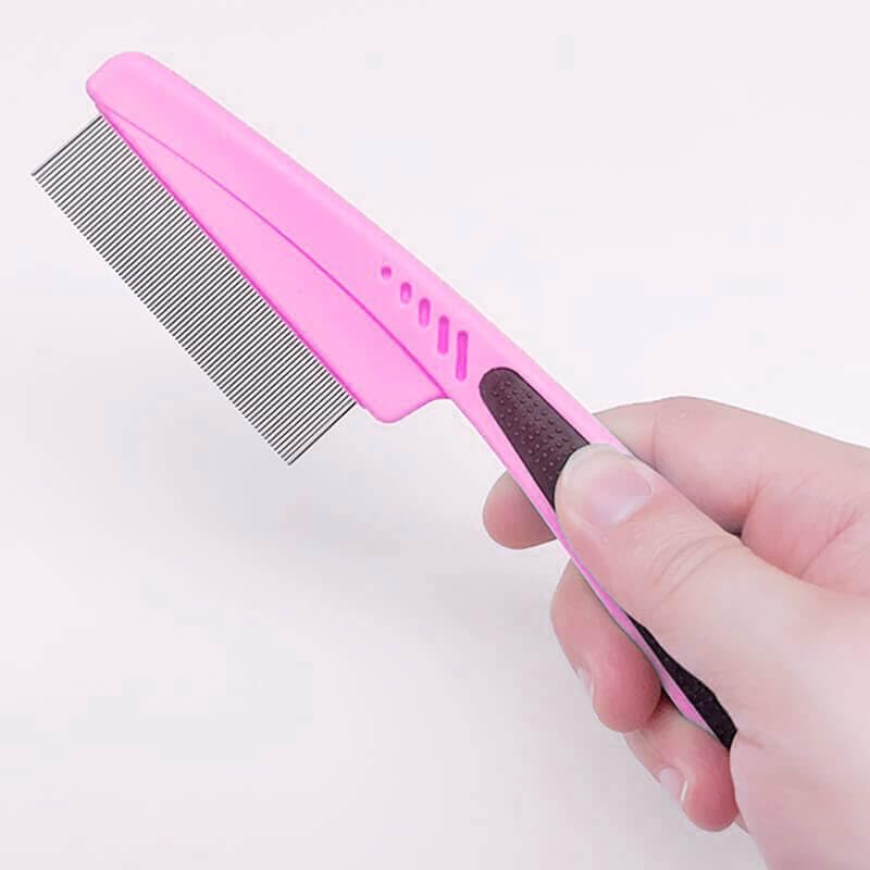 LLTGMV flea comb rubber handle provides a secure grip and reduces hand fatigue.