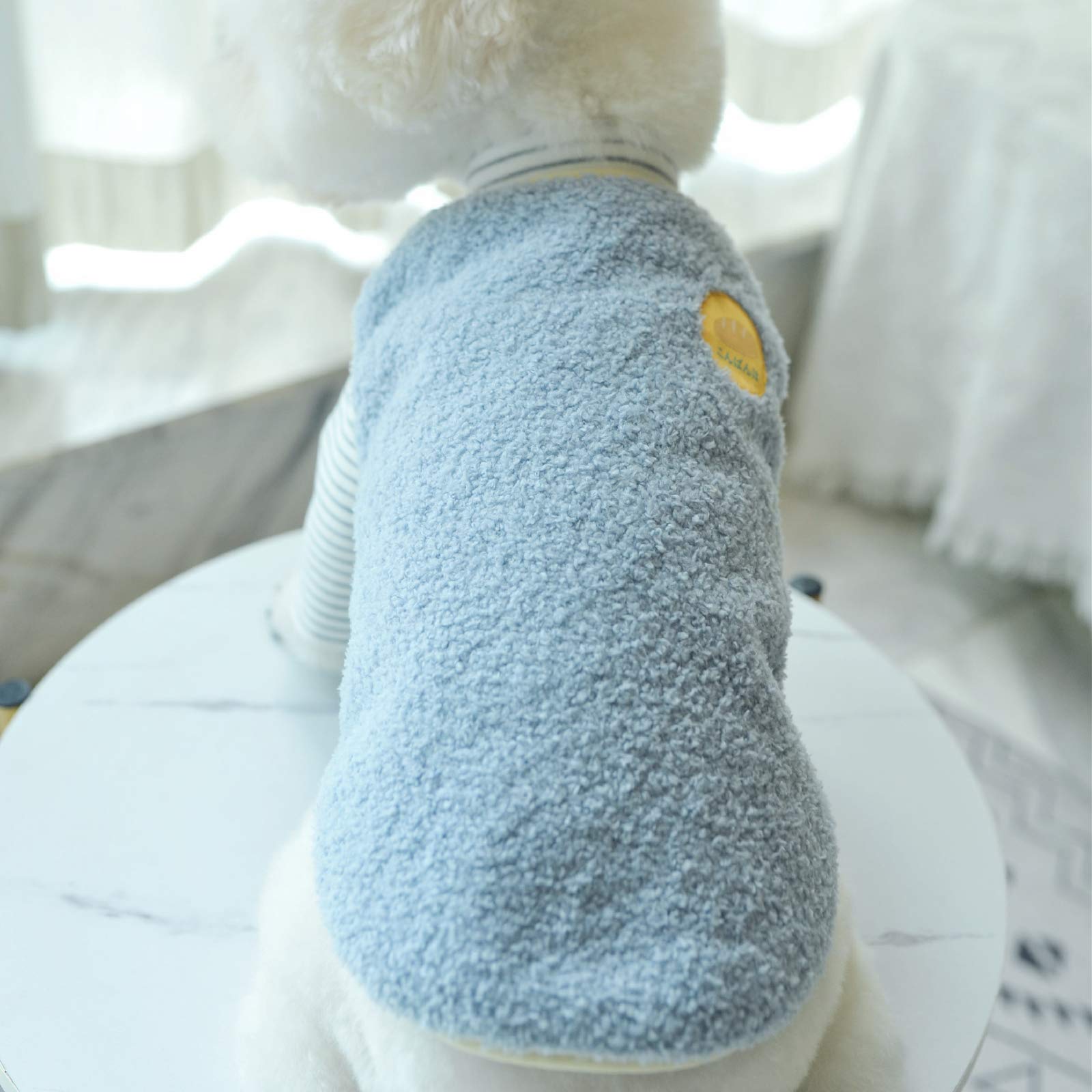 Loyanyy fleece closeup reveals soft, skin-friendly lining for comfortable wear.