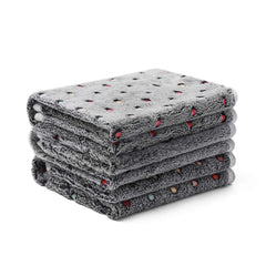 Luciphia 1pack-3-blankets-dots-grey-closeup highlights ultra-soft coral velvet for cozy pets.