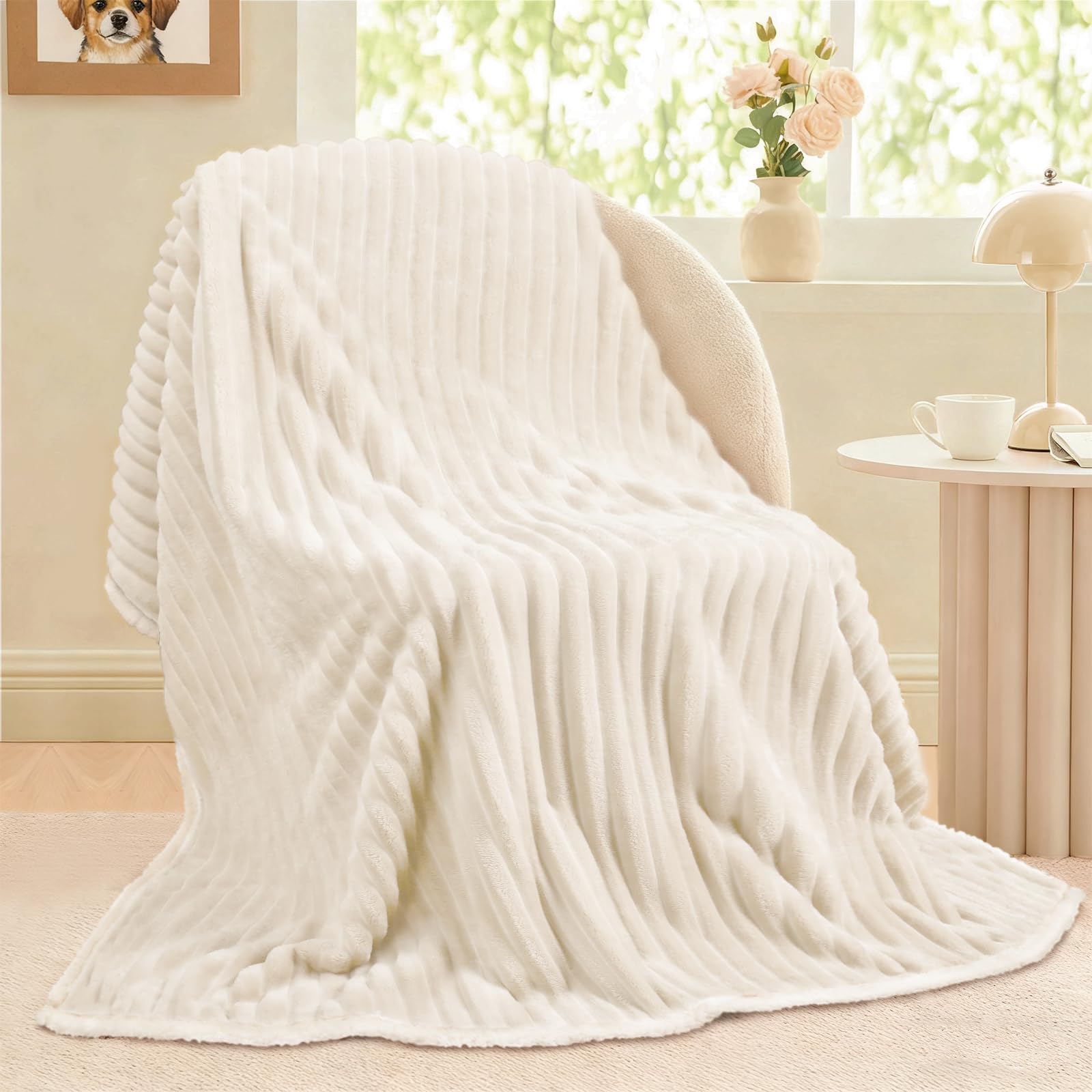 Luciphia XL double-sided comfort shown on a sofa for all-season snuggles