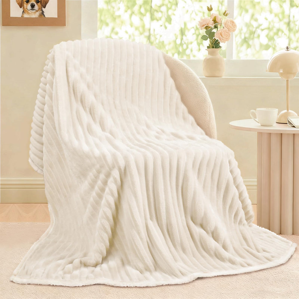Luciphia XL double-sided comfort shown on a sofa for all-season snuggles