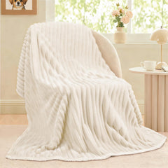 Luciphia XL double-sided comfort shown on a sofa for all-season snuggles