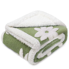 Luciphia waterproof pet blanket plush fleece closeup for warmth and leak protection