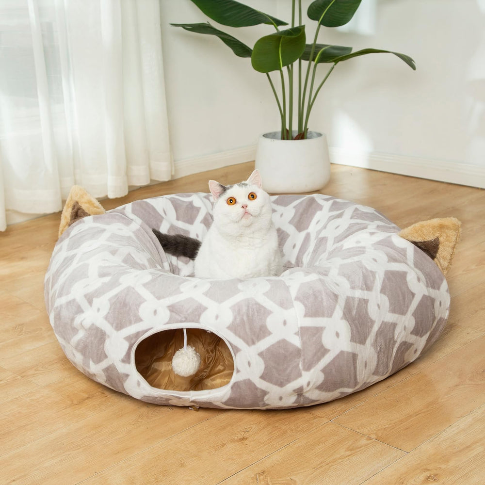 LUCKITTY under-christmas-tree-scene demonstrates festive decor paired with a cozy pet retreat.