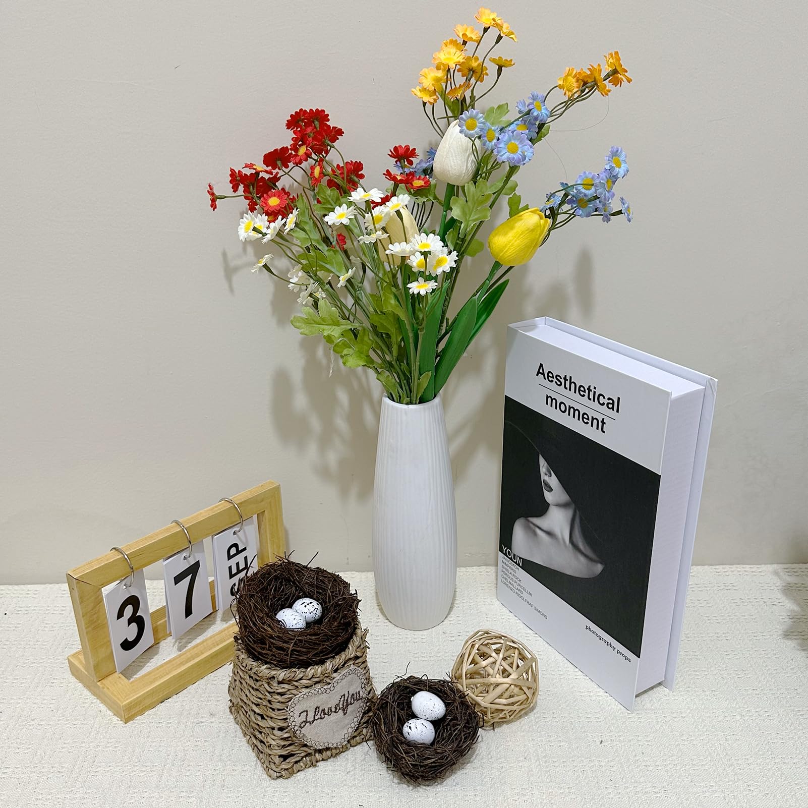 LWINGFLYER photography-prop nest enhances seasonal shoots.