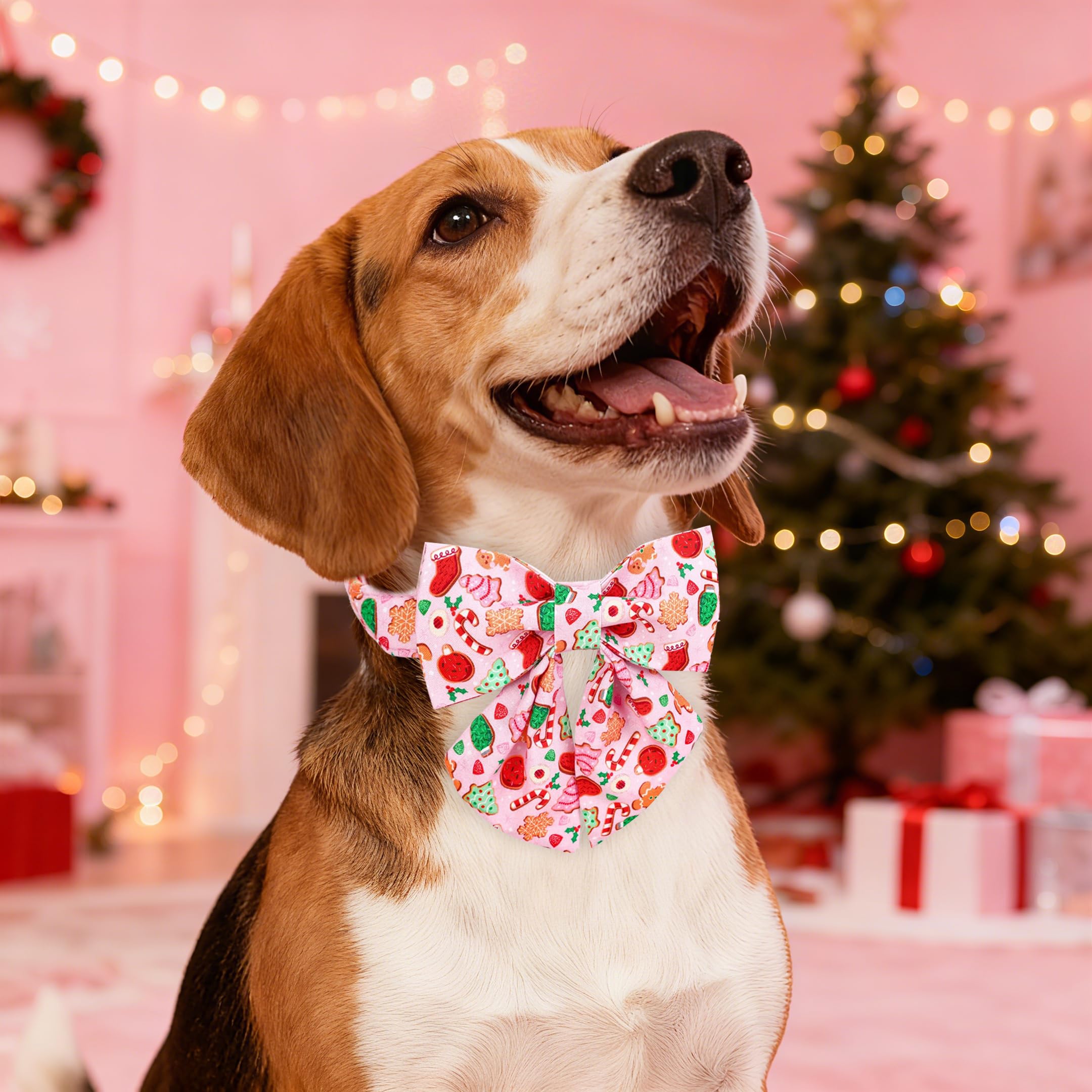 M MACA BATES gingerbread-tree pattern collar highlights winter outings