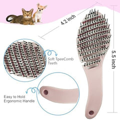 MAEELOU soft bristles close-up ensuring gentle grooming