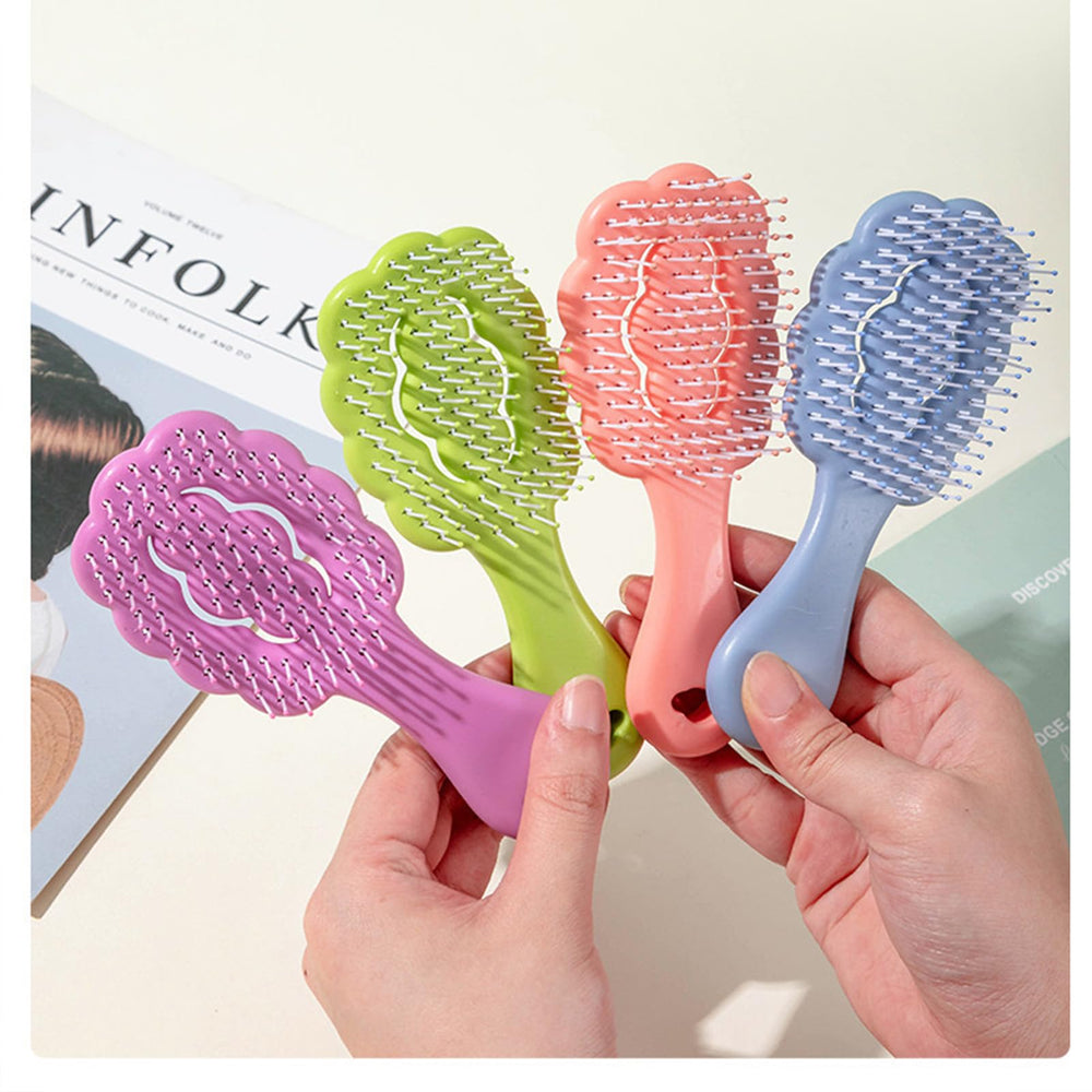 MAEELOU portable cloud-shape brush for on-the-go grooming