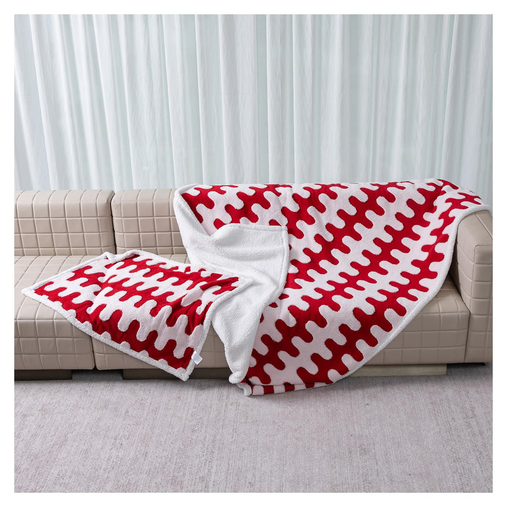 Maidewow lightweight blanket ideal for travel, hotel stays, and outdoor outings.