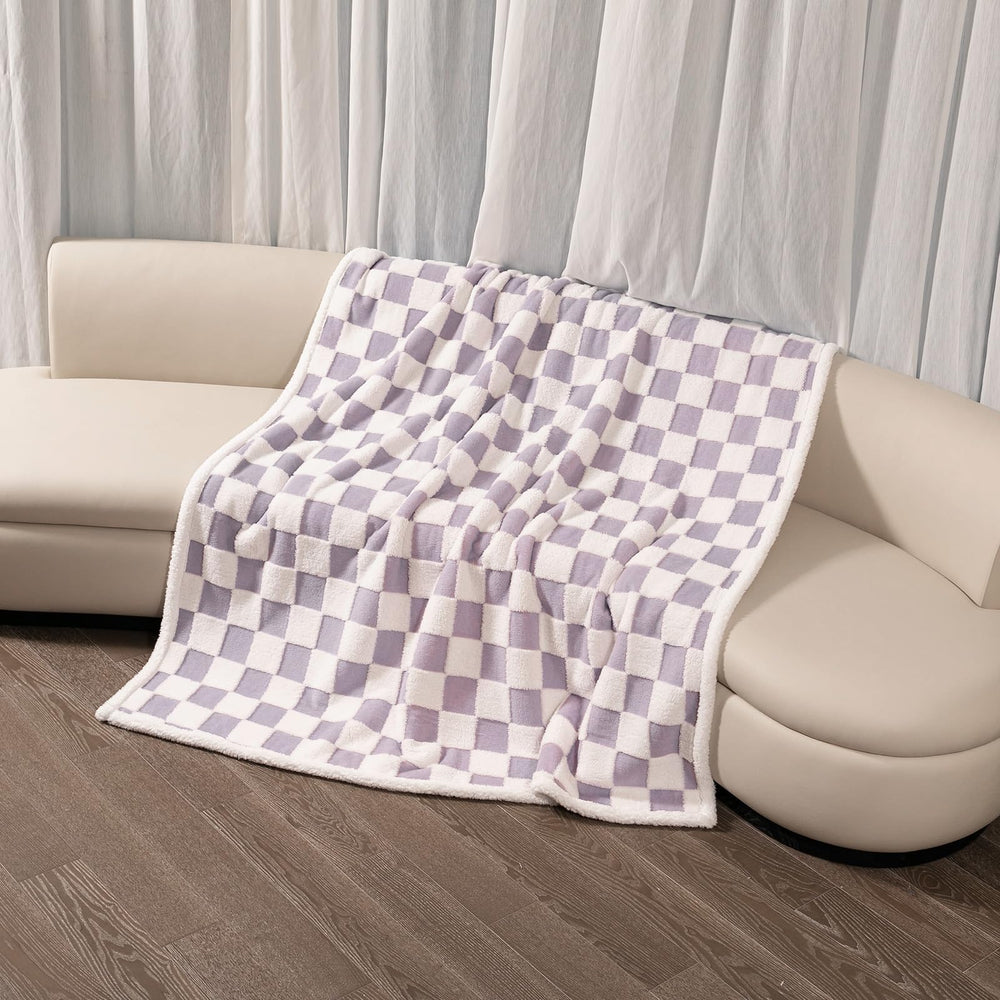 Maidewow waterproof pet blanket bedroom sofa image suggests lightweight, easy transport.