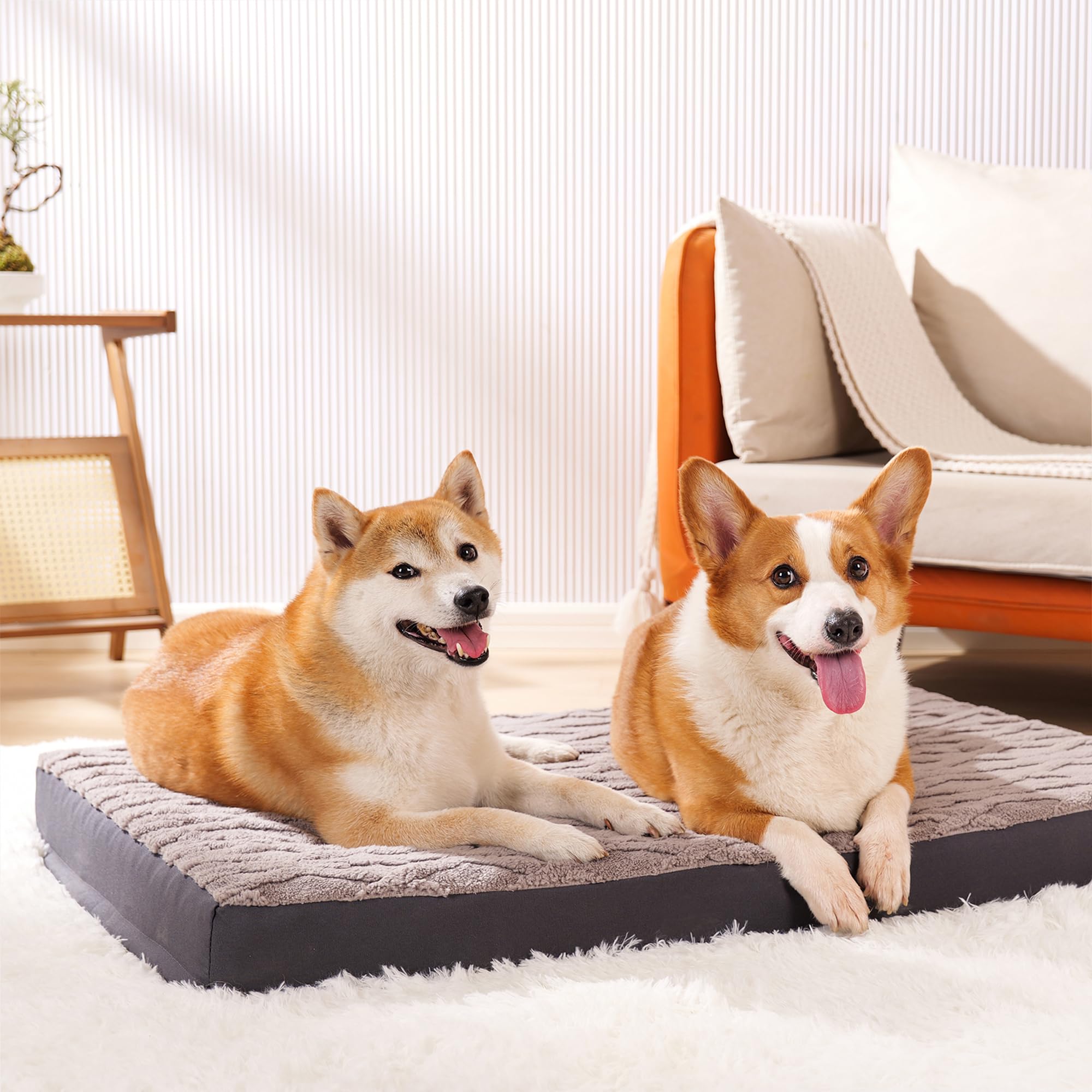 Maihandasi diamond-quilted-velvet exterior adds soft luxury for naps.