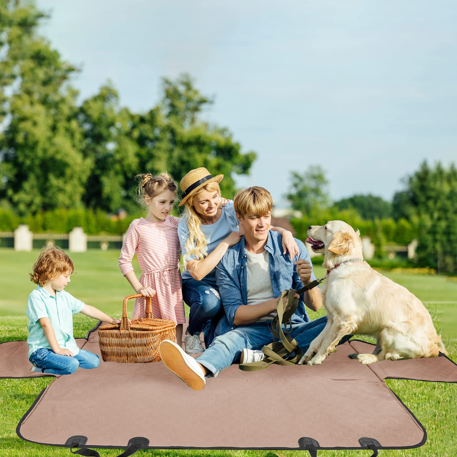 Mancro camping-mat mode offers a soft surface for picnics with pets.