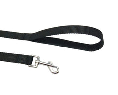 MANDAO Nylon Training Leash camping outdoors illustrates extended reach for safe exploring.