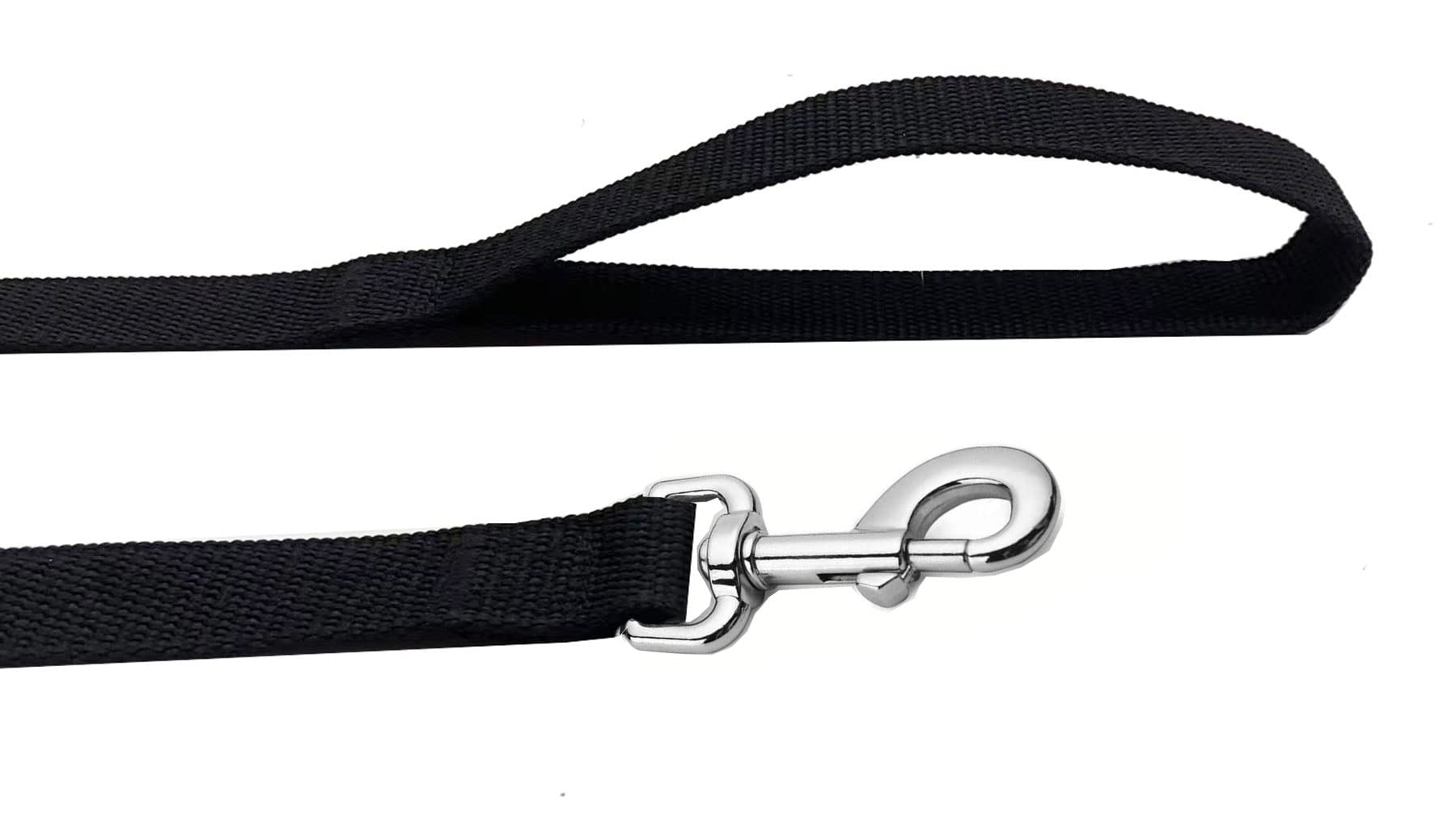 MANDAO leash on beach scene highlights lightweight wear-resistance
