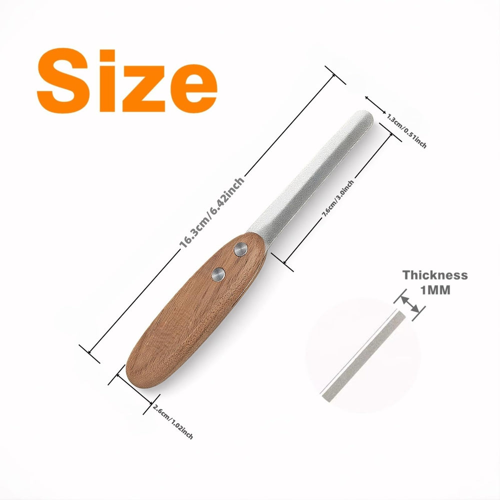 MaryCarrie indoor-outdoor-use design suits home grooming and outdoor adventures alike.