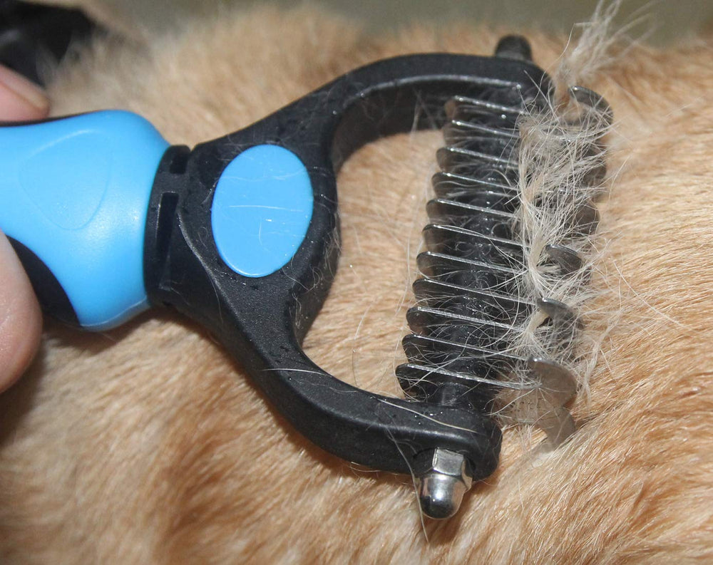 Maxpower Planet blue dematting brush suitable as a thoughtful gift for pet lovers.