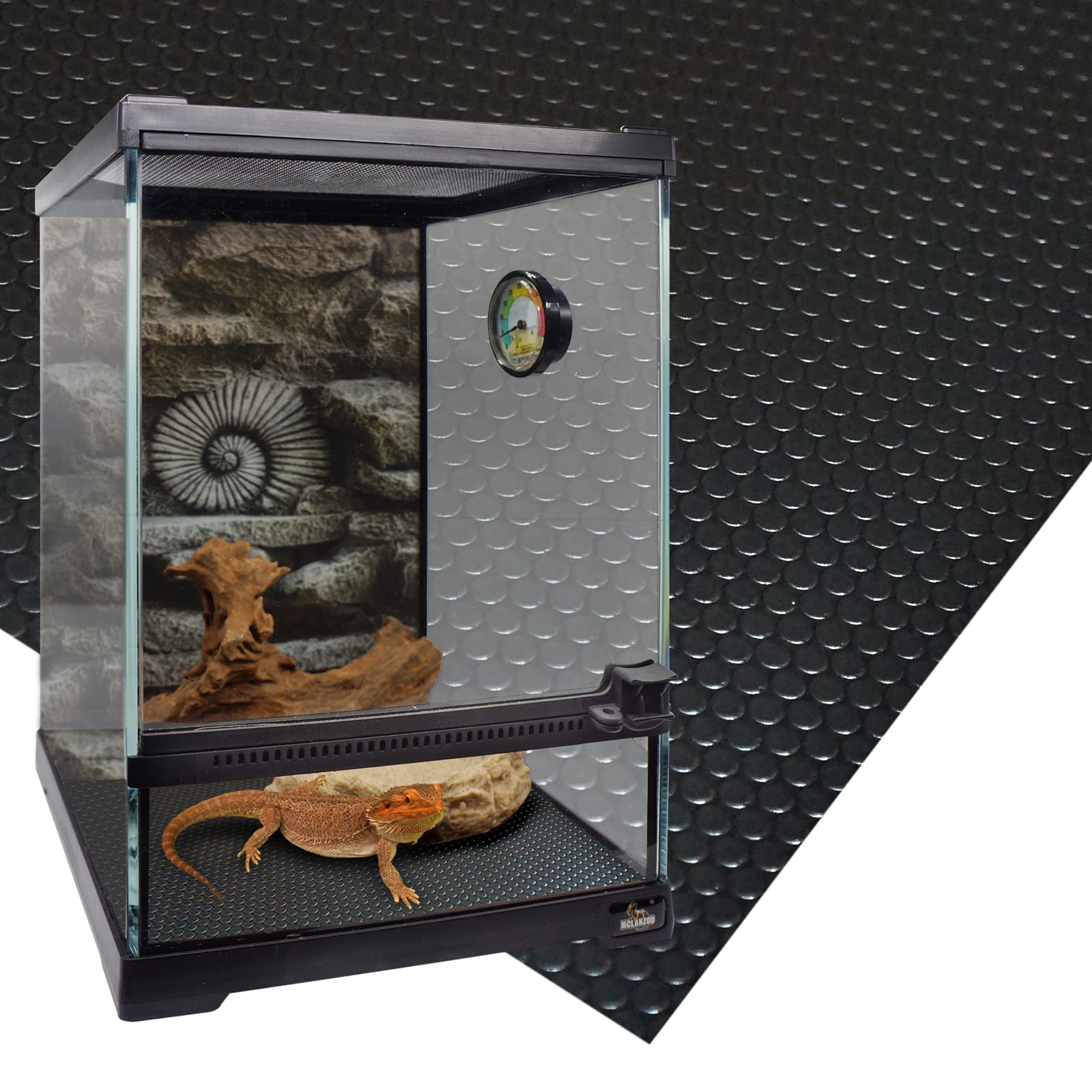 MCLANZOO reptile substrate mat easy-clean feature demonstrated with damp cloth cleaning.