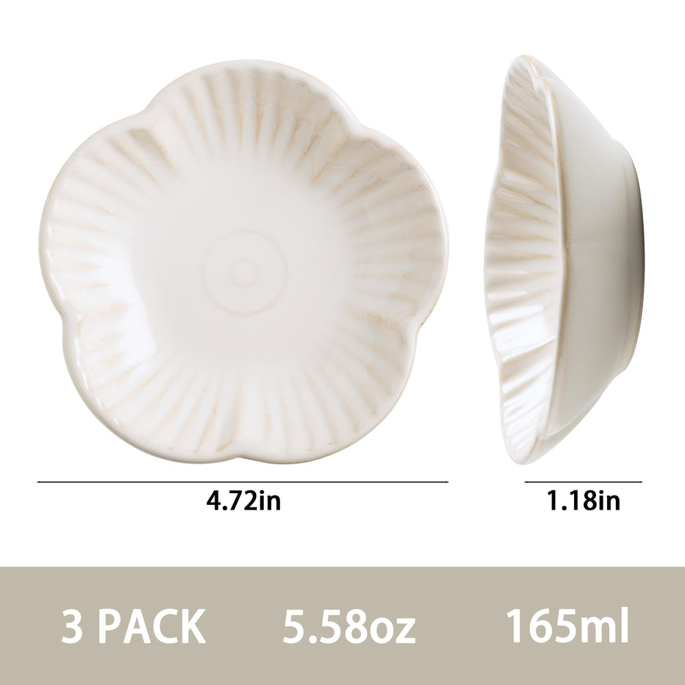 Mecaikru indoor-outdoor use photo indicating durable ceramic bowls for everyday feeding.