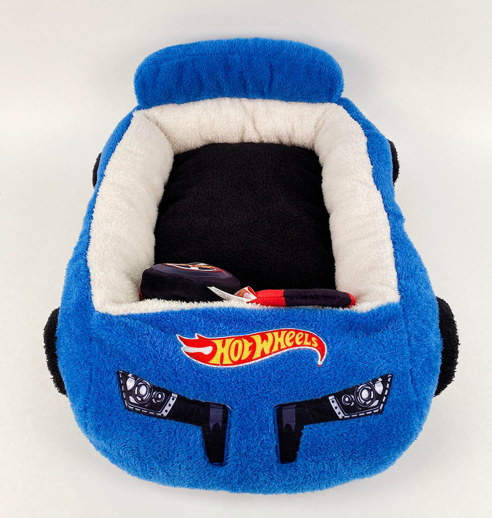 Megatoys Hot Wheels pet bed side view highlighting steering wheel detail for playful design.