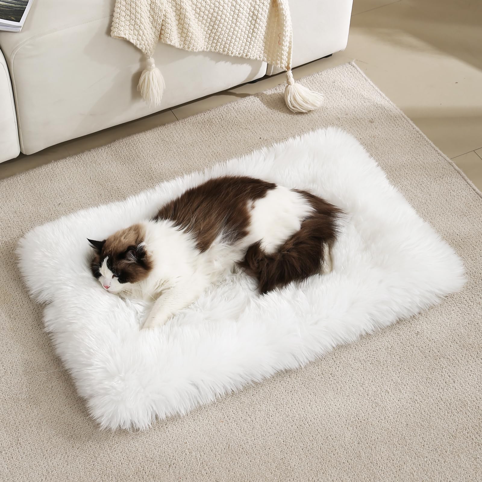 MeiSan self-warming bed mat front view in white offers cozy warmth