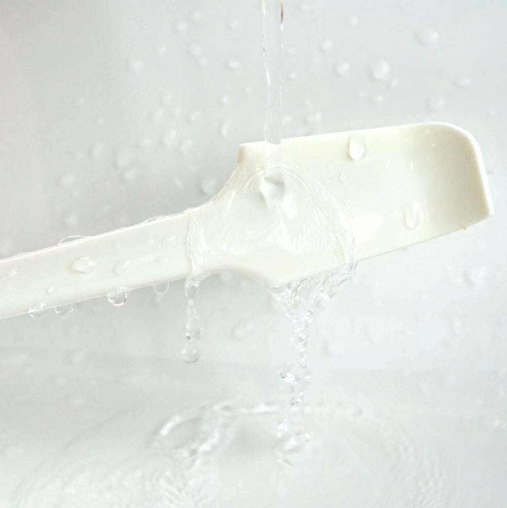 Meow&Woof airproof can cover preserves freshness and masks odors.