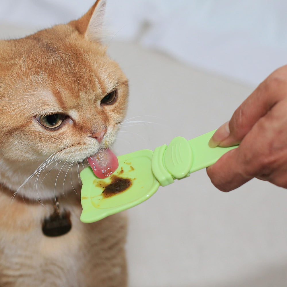 MeowAroma hanging-hole design provides convenient storage after use.