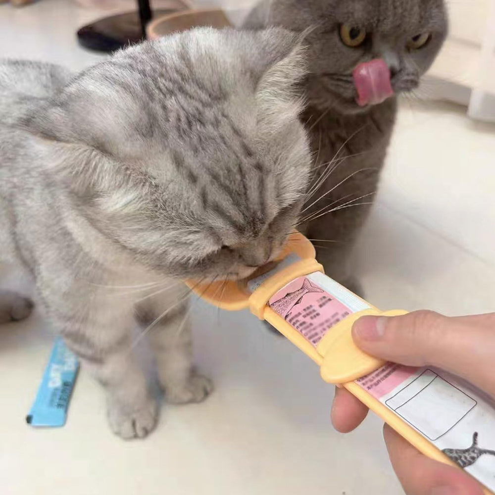 MeowAroma kitten-friendly feeder size suitable for small pets and puppies.