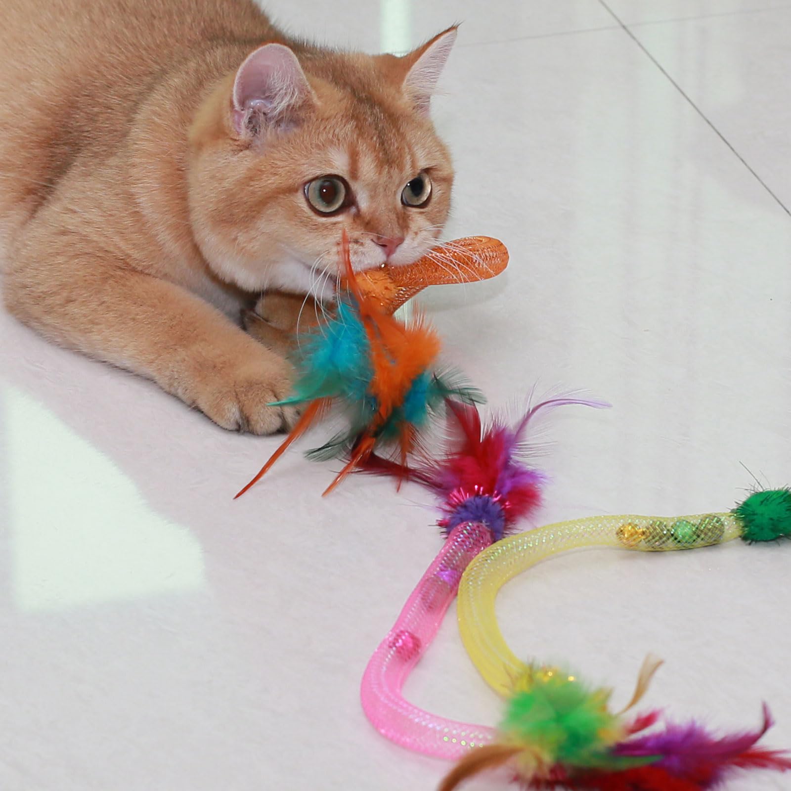 MeowAroma stretchable mesh tubes for energetic cats during solo play.