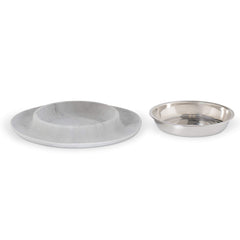 Messy Cats anti-slip base secures the feeder during busy mealtimes.