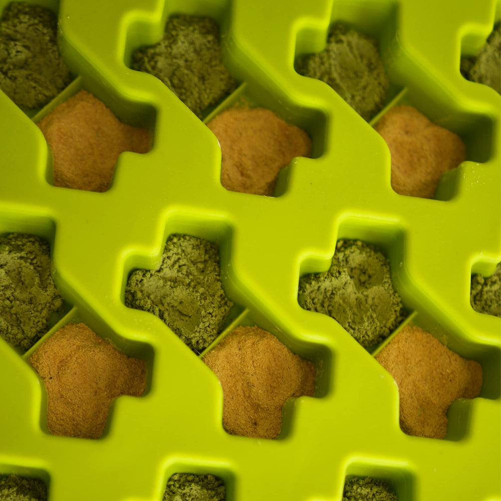 Messy Mutts odor-resistant silicone keeps kitchen fresh when molding bites.