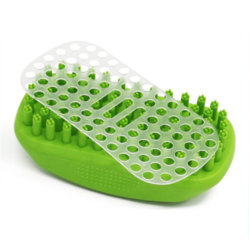 Metopets Rubber Curry Brush easy-clean design shown during rinsing.