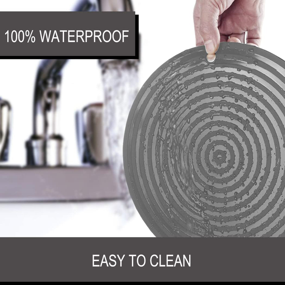 Metopets easy-clean mat rinses or wipes down between feedings.