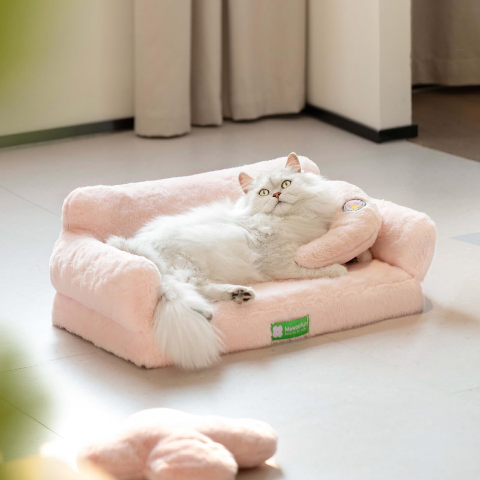 MEWOOFUN cat bed removable-washable-cover simplifies cleaning after play.