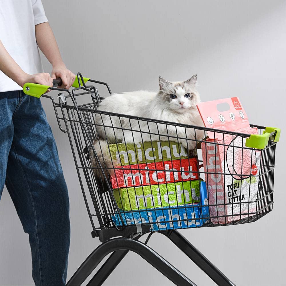 Michu Tofu Cat Litter pellets are paw-friendly for comfortable handling during cleaning.