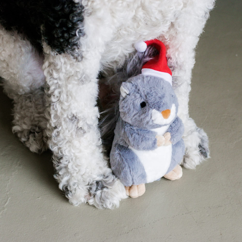 Midlee stuffed squirrel tail design provides cuddly texture for dogs.