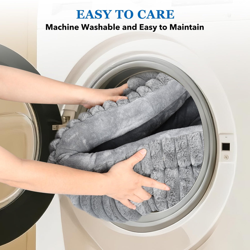 MINGT cat bed with fluffy edges, enhances warmth during nap time.