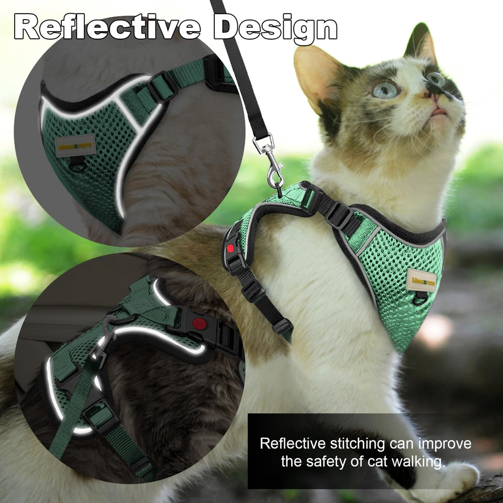 MingXpets cat leash breathable green demonstrates lightweight, comfortable daily walks