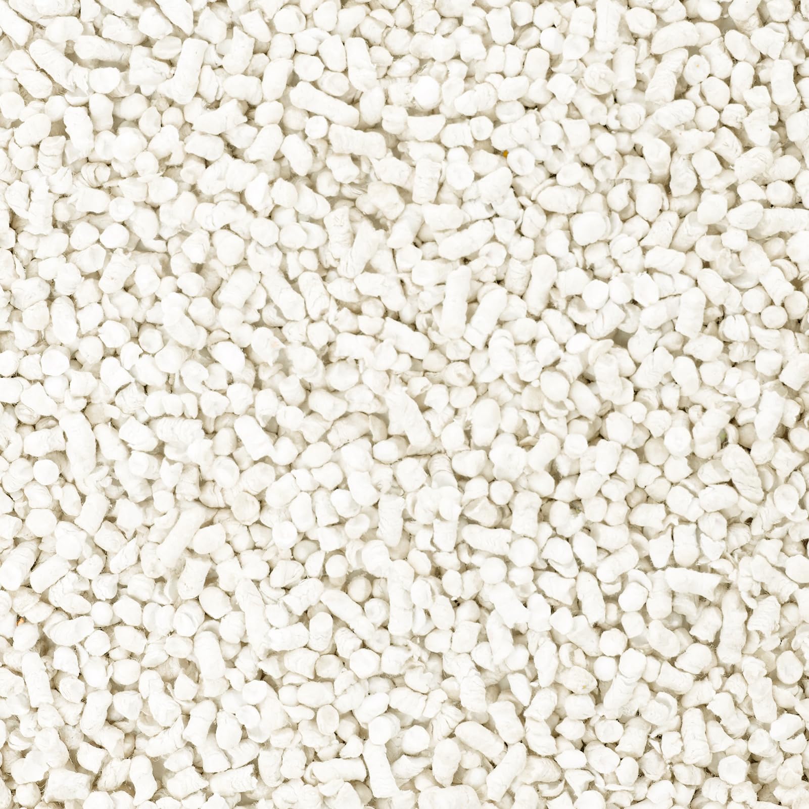 mini&moe rabbit litter bedding pellets close-up highlighting low dust and breathable texture.