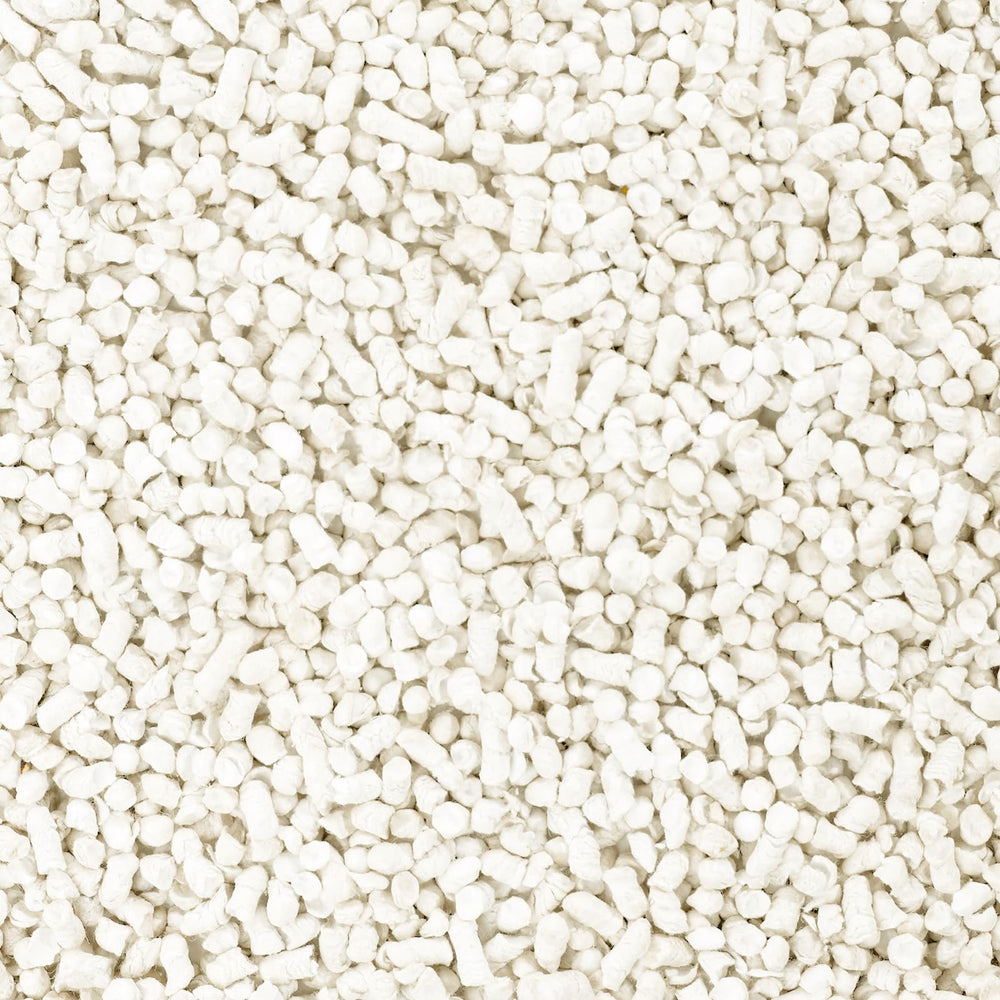 mini&moe rabbit litter bedding pellets close-up highlighting low dust and breathable texture.