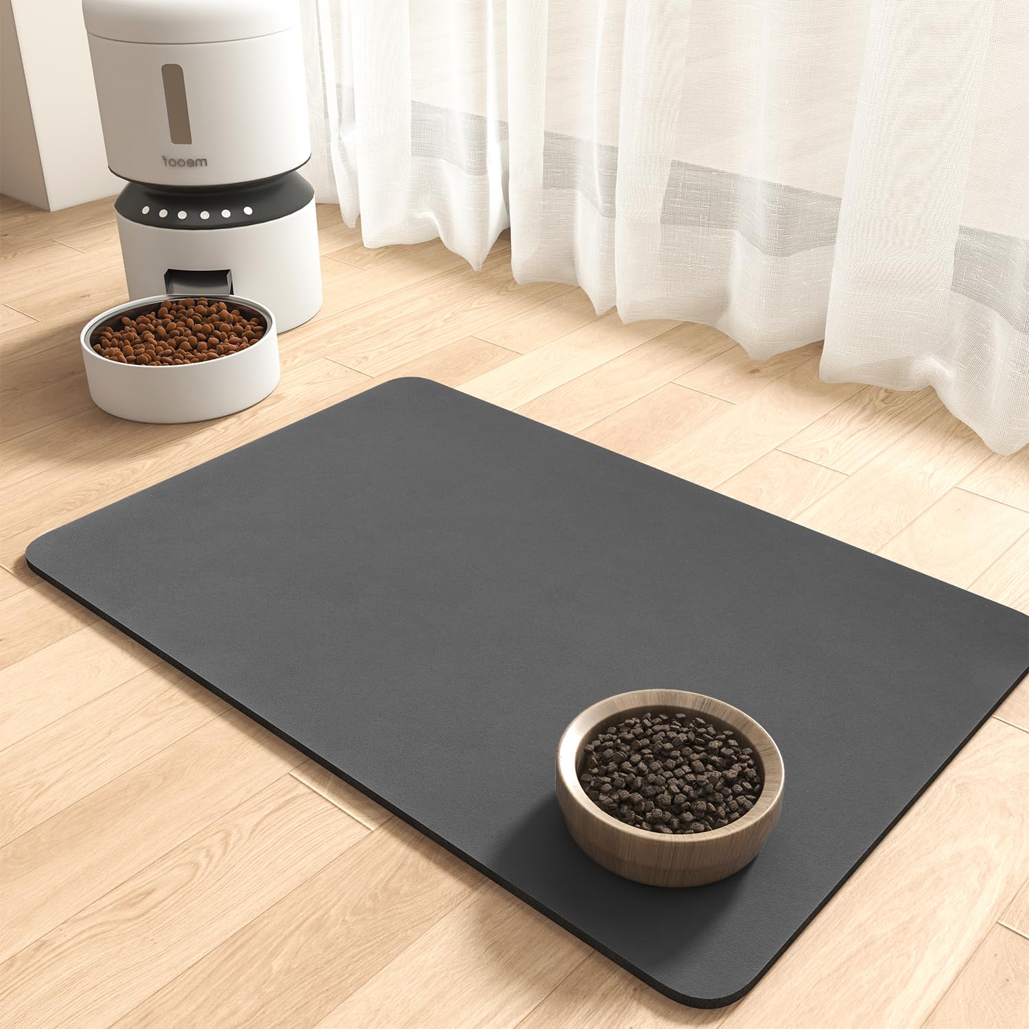 MontVoo absorbent feeding mat features a surface that traps spills and hides stains.