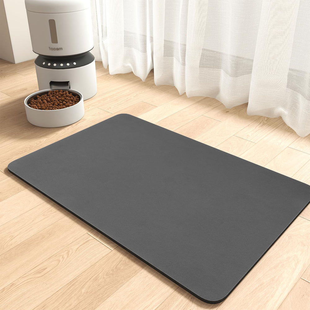 MontVoo absorbent pet feeding mat absorbs spills around bowls, keeping floors clean.