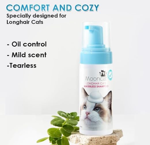 Mooncat no-rinse foam in use demonstrates quick cleansing without water for busy owners.