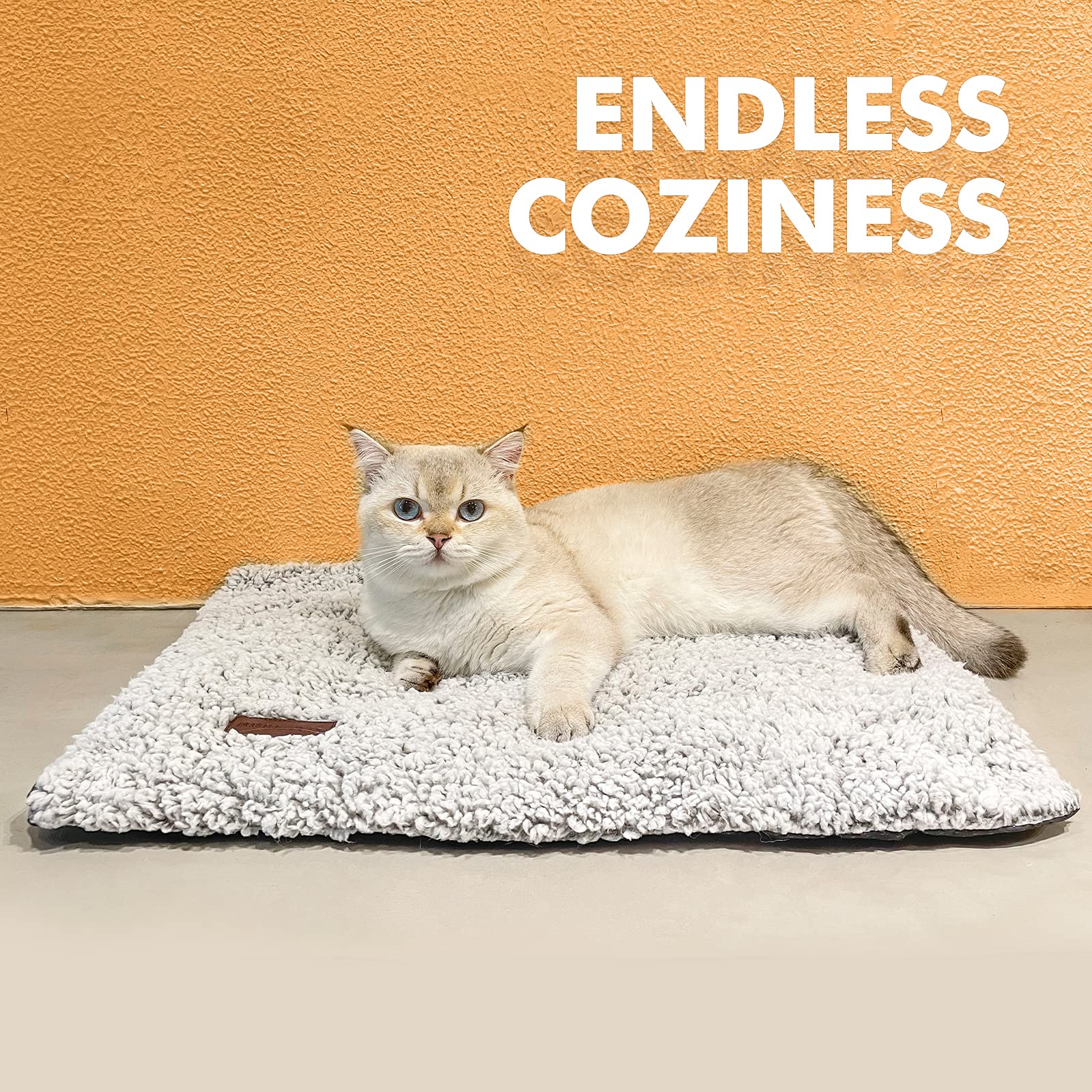 mora-pets self-warming pad soft fluffy fabric closeup
