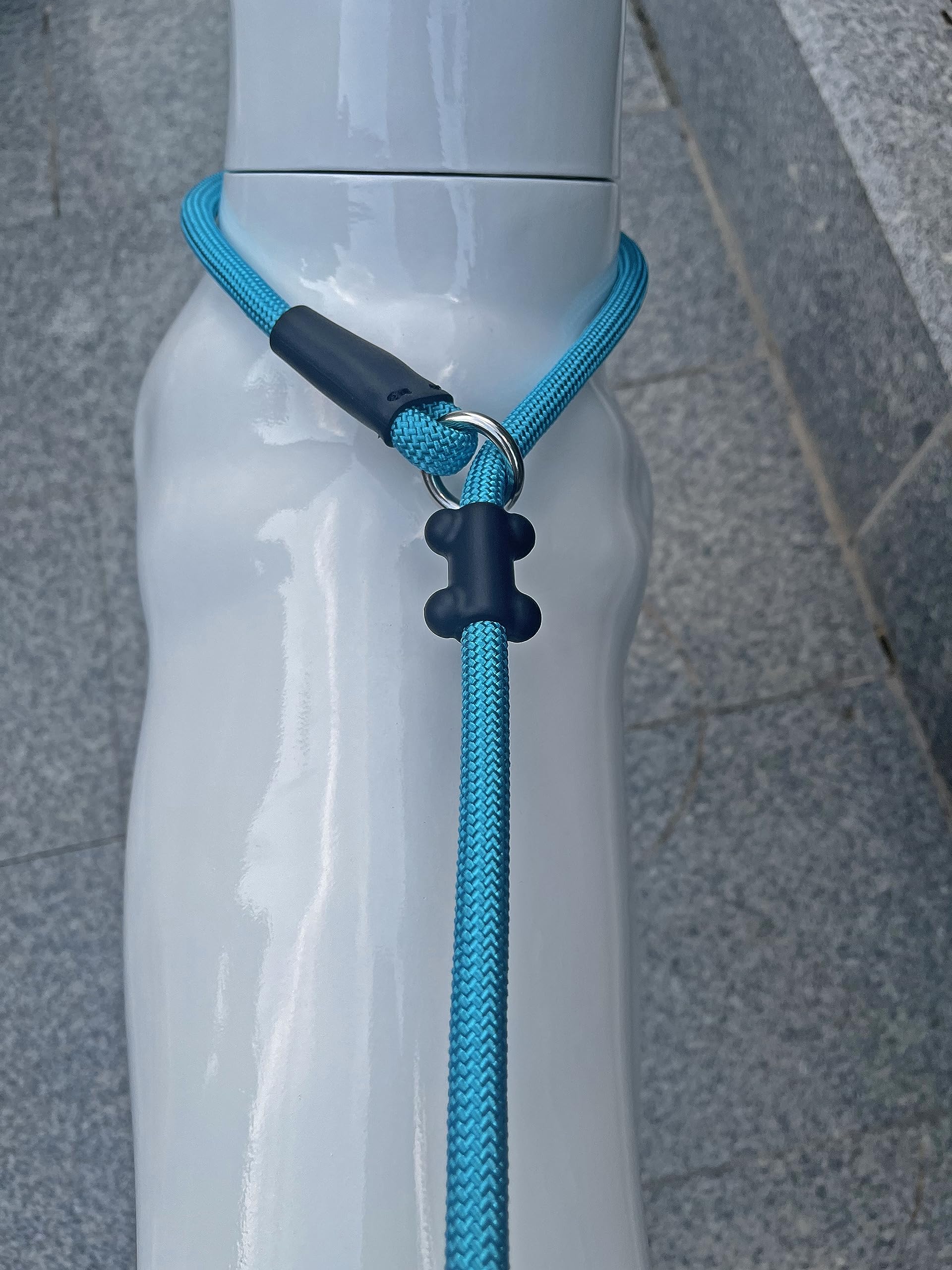 MoTaity blue slip lead enhances comfort during daily outings